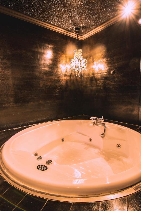 Ruby Rooms Kifisia - Adults Only เอเธนส์ ภายนอก รูปภาพ